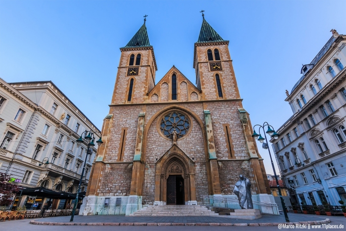 Herz-Jesu-Kathedrale am frühen Morgen Herz-Jesu-Kathedrale am frühen Morgen