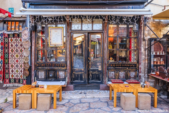 Traditionelles Cafe in der Altstadt von Sarajevo Traditionelles Cafe in der Altstadt von Sarajevo