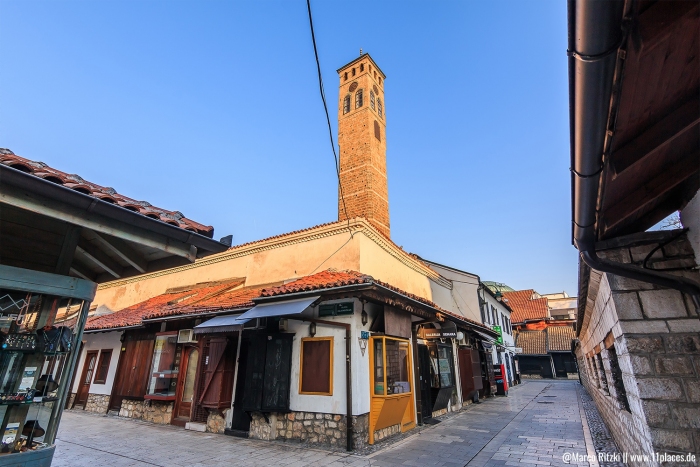 Sahat Kula der Glockenturm in der Altstadt von Sarajevo Sahat Kula der Glockenturm in der Altstadt von Sarajevo