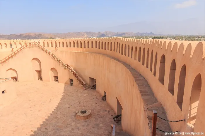 Oberer Ring des Hauptturms im Nizwa Fort im Oman