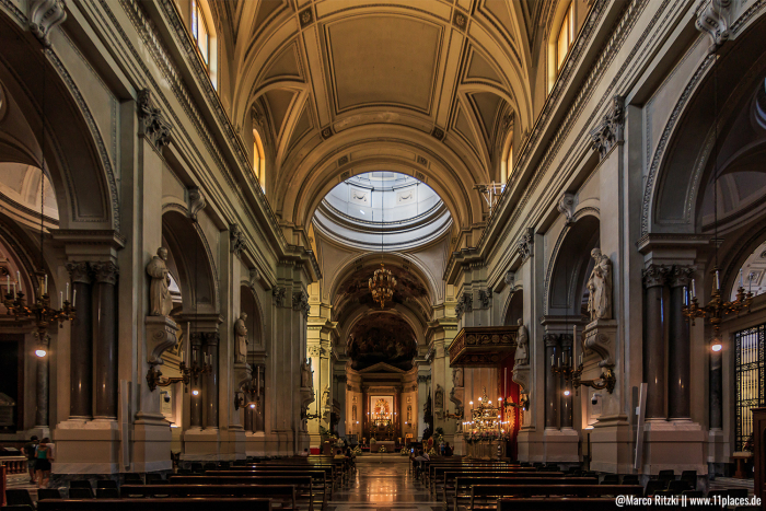 Prunkvolle Innengestaltung der Kathedrale Maria Santissima Assunta