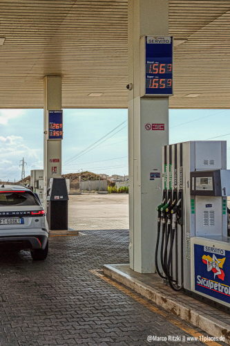 deutlich zu erkennen: Servito Zapfsäule ist hier um 30 Cent pro Liter teurer als beim Self Service
